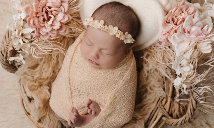 Séance photo naissance fille en studio à Besançon