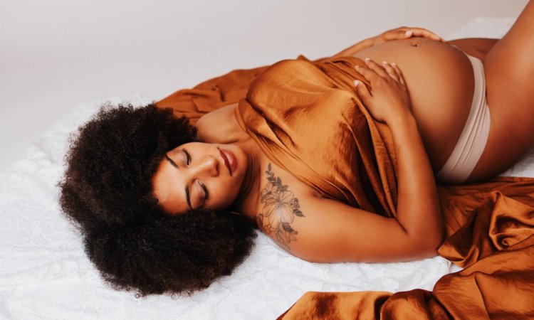 Shooting grossesse en studio à Besançon