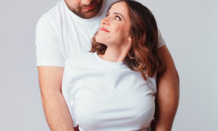 Shooting Grossesse En Studio En Couple À Besançon