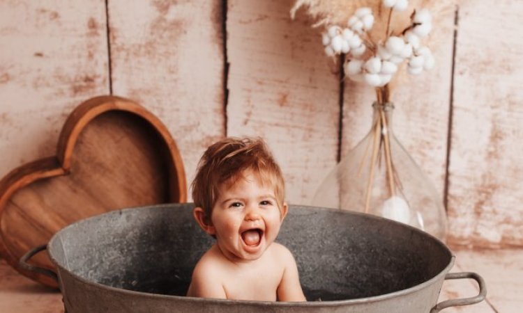 Shooting anniversaire & bain bébé en studio à Besançon