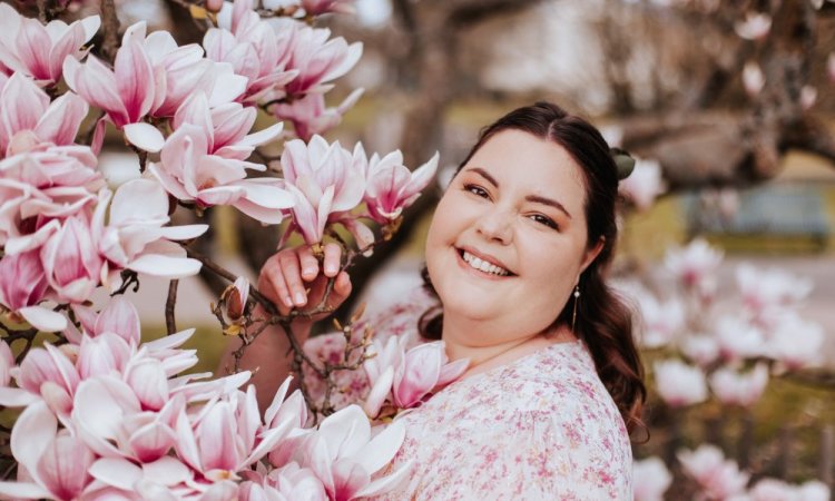 Portrait femme fleuri à Besançon