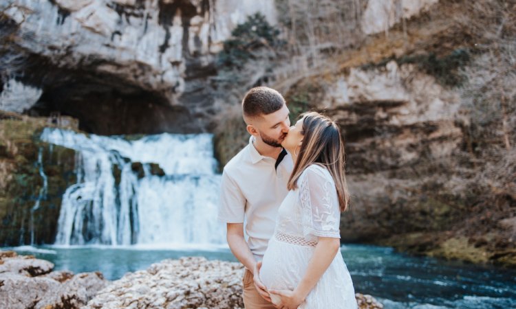 Shooting Grossesse Source du Lison en Franche-Comté