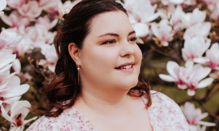 Portrait femme fleuri à Besançon