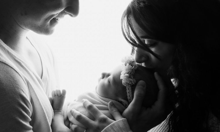 Séance photo naissance en famille à Besançon