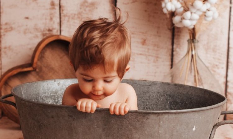 Shooting anniversaire & bain bébé en studio à Besançon