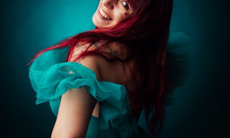 Portrait femme glamour en studio à Besançon