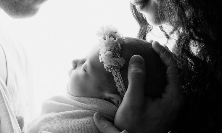 Séance photo naissance en famille à Besançon