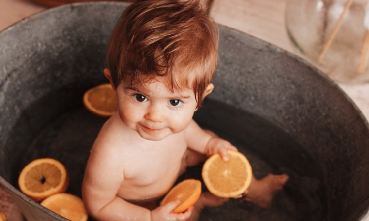 Shooting anniversaire & bain bébé en studio à Besançon