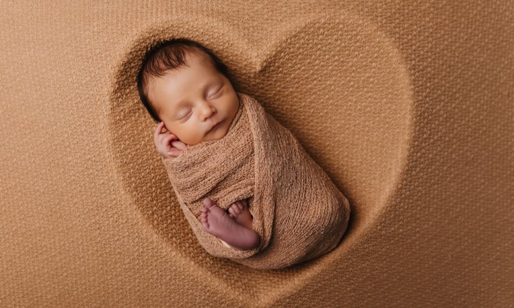 Shooting naissance bébé en studio à Besançon