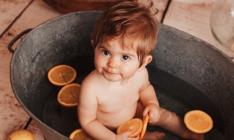 Shooting anniversaire & bain bébé en studio à Besançon