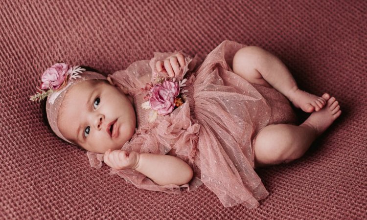 Photographe pour séance photo de naissance en studio à Besançon