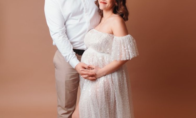 Shooting Grossesse En Studio En Couple À Besançon