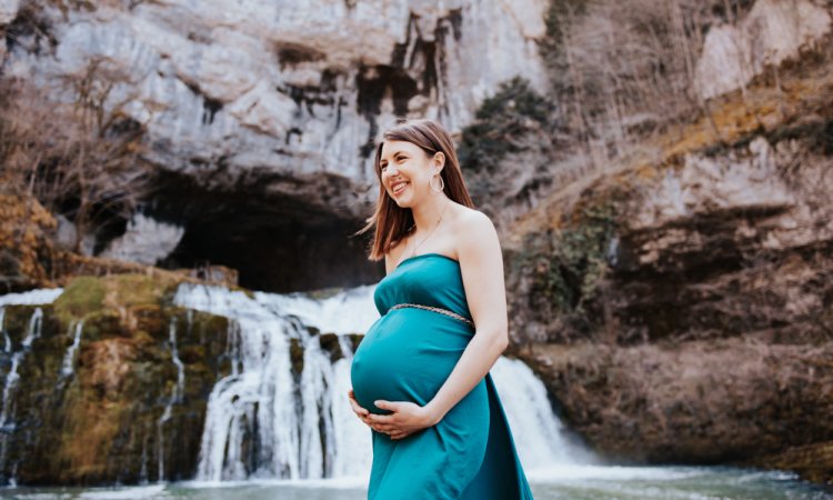 Shooting Grossesse Source du Lison en Franche-Comté