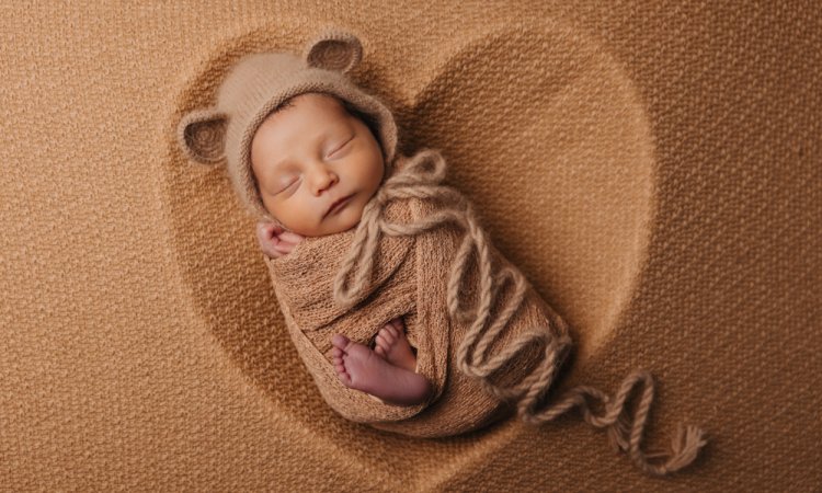 Shooting naissance bébé en studio à Besançon