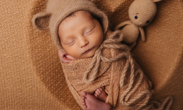 Shooting naissance bébé en studio à Besançon