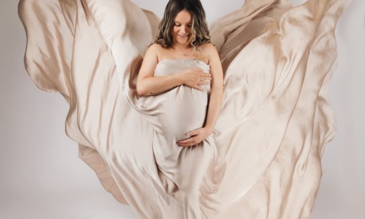 Shooting grossesse glamour en studio à Besançon