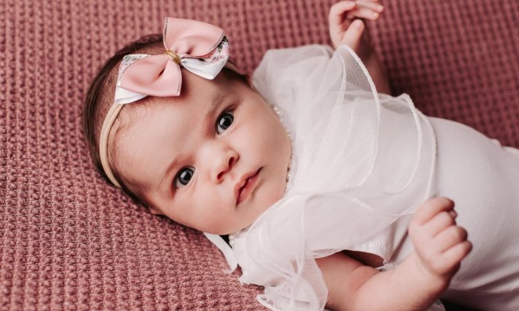 Photographe pour séance photo de naissance en studio à Besançon