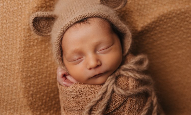 Shooting naissance bébé en studio à Besançon