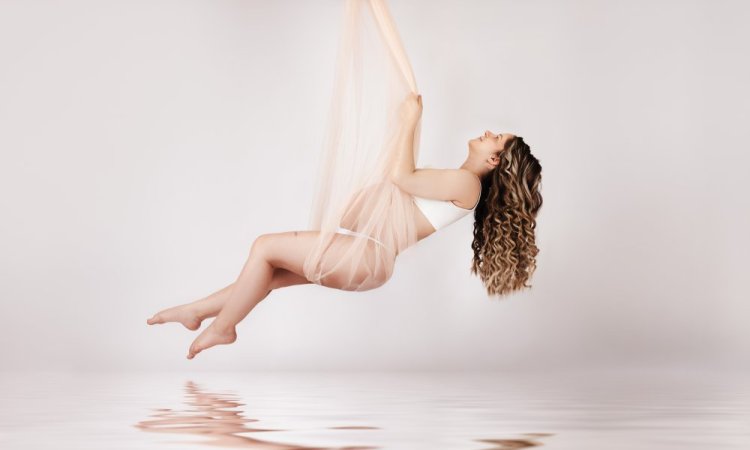 Shooting grossesse glamour en studio à Besançon