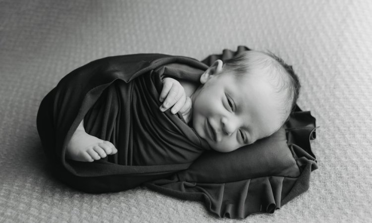 Séance photo bébé garçon en studio à Besançon