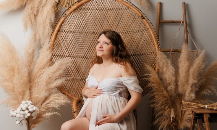 Shooting grossesse bohème en studio à Besançon