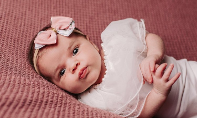Photographe pour séance photo de naissance en studio à Besançon
