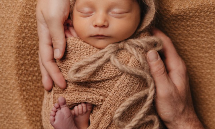 Shooting naissance bébé en studio à Besançon