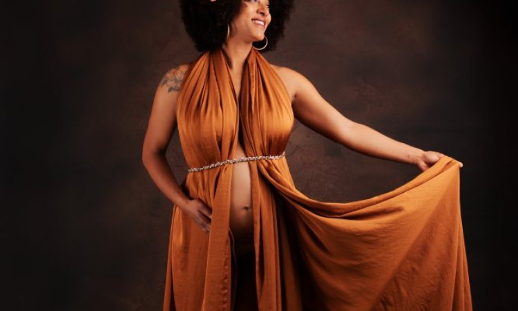 Shooting grossesse en studio à Besançon