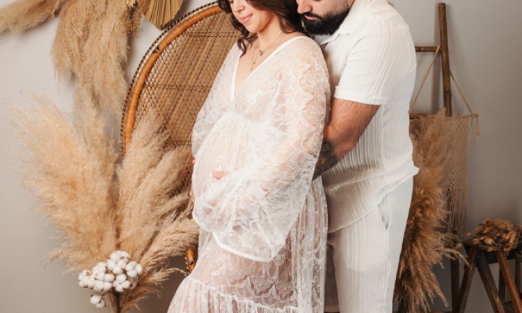 Photographe shooting grossesse en couple à Besançon