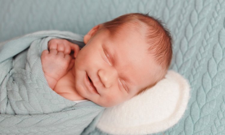 Photographe shooting naissance garçon à Besançon