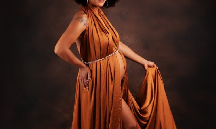 Shooting grossesse en studio à Besançon