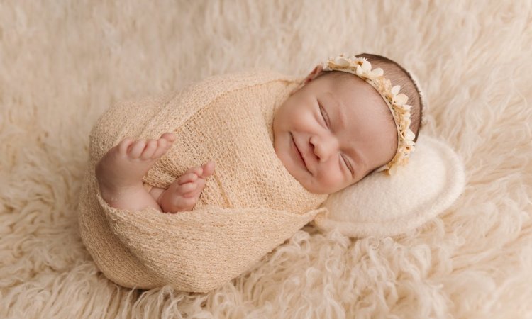 Séance photo naissance fille en studio à Besançon