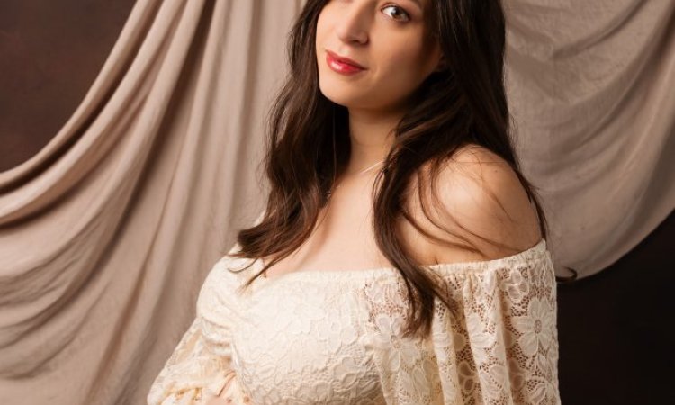 Shooting photo grossesse en studio avec mise en beauté à Besançon