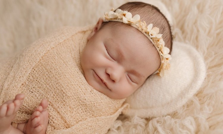 Séance photo naissance fille en studio à Besançon