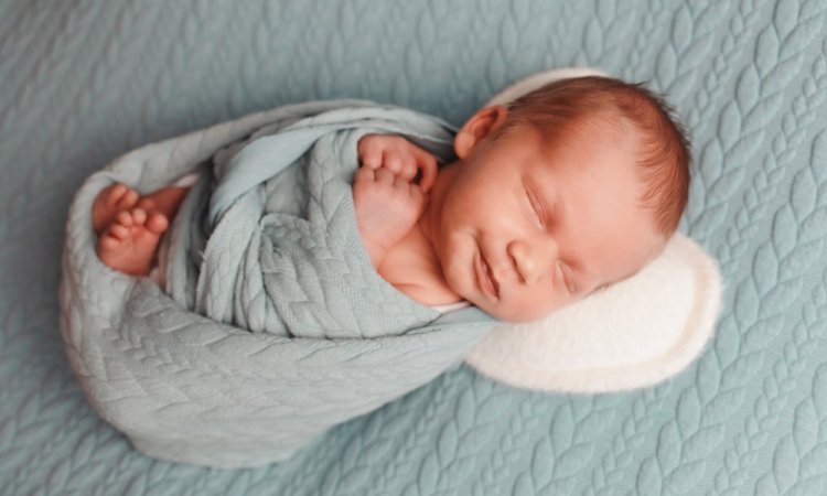 Photographe shooting naissance garçon à Besançon