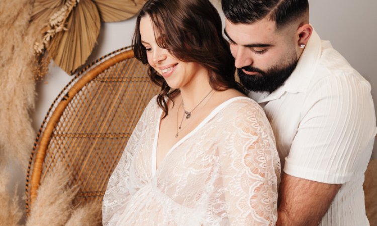 Photographe shooting grossesse en couple à Besançon