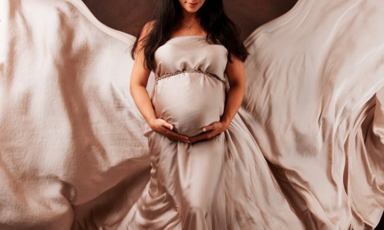 Séance photo femme enceinte en studio à Besançon
