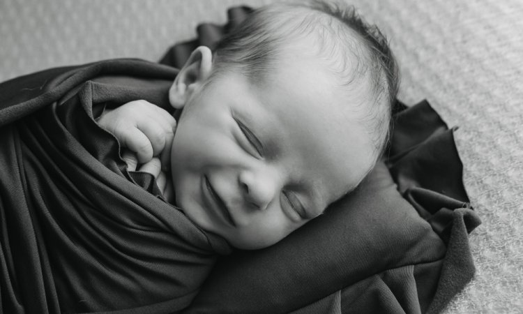 Séance photo bébé garçon en studio à Besançon