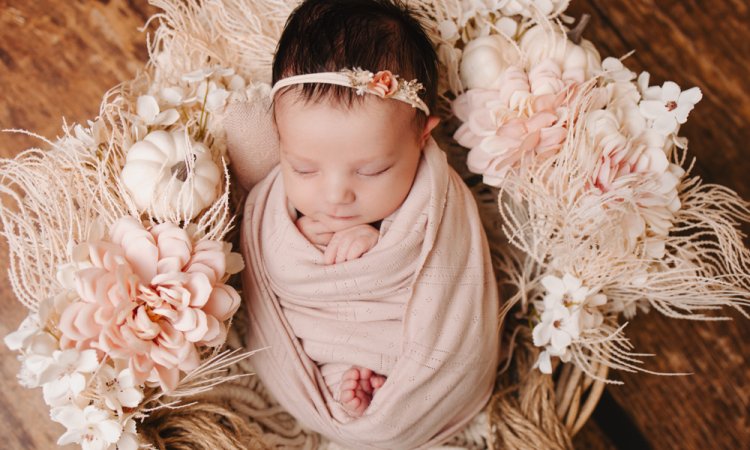 Photographe pour shooting naissance fille à Besançon
