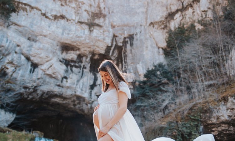Shooting Grossesse Source du Lison en Franche-Comté
