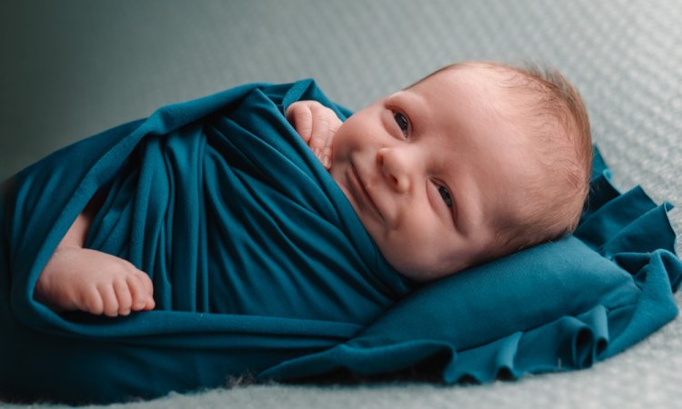 Séance photo bébé garçon en studio à Besançon