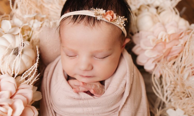 Photographe pour shooting naissance fille à Besançon