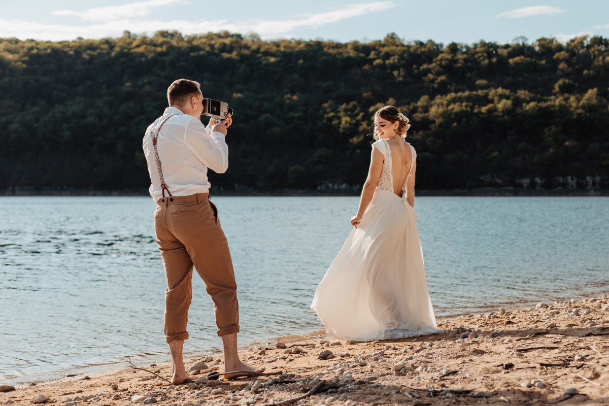 Shooting d'inspiration mariage bohème à la plage en Franche-Comté